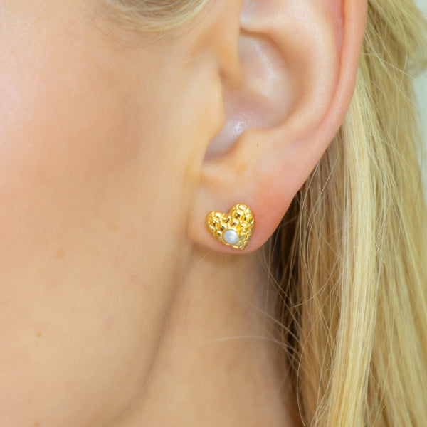 model wearing elizabeth tiny quilted heart stud earring_ m donohue collection